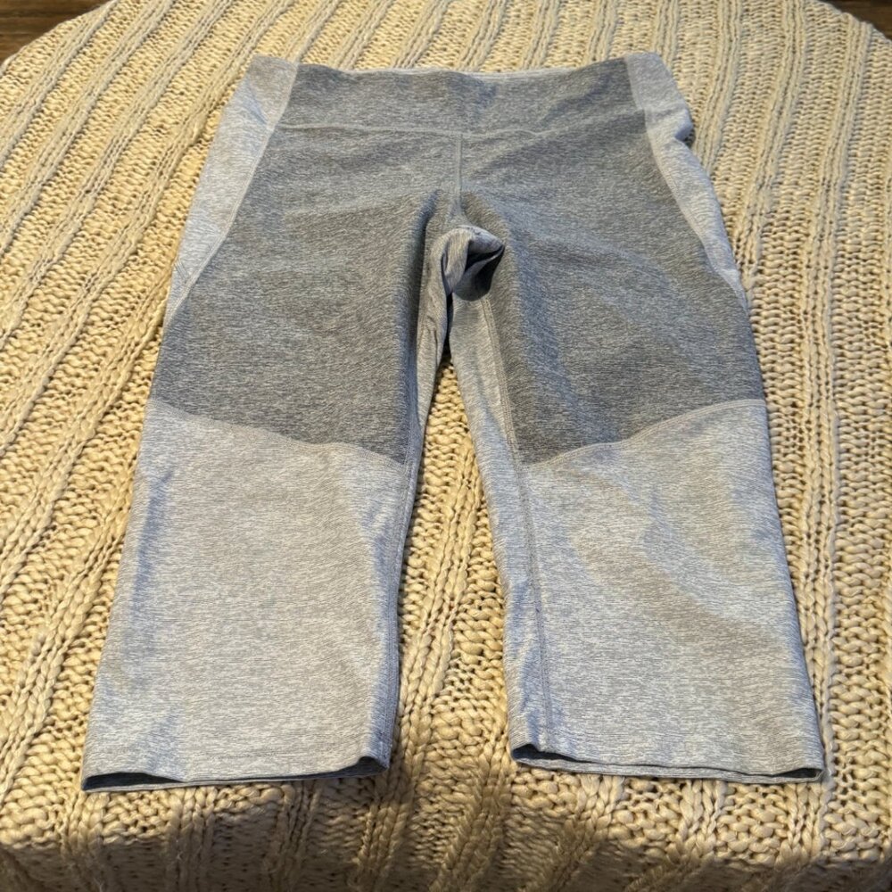 Outdoor Voices Warmup cropped Legging In Dove Ash Color woman’s size XL gray whi - Picture 1 of 9